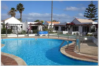 Image de 1 Bed Villa with pool and gardens 300m from Beach. Ideal for couples.
