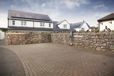 Image de Maize Cottage With Sea View (Sleeps 8 Adults)