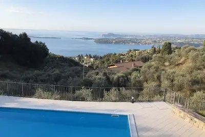 Image de New Casa Cecilia, beautiful lake view and a large swimming pool