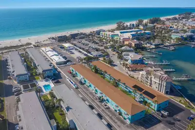 Image de Adorable Condo with Bay views - 1 block to Bradenton Beach!