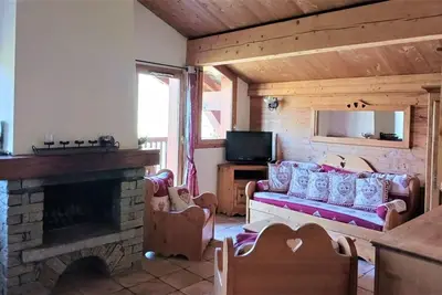 Image de 50m du centre station, 2ème étage, vue montagne, piscine, sauna, balcon, cheminée ou poêle à bois