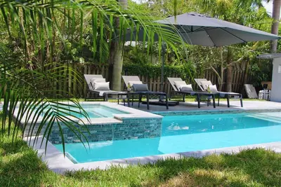 Image de Friendly Fox- heated pool and spa-Downtown & Beach
