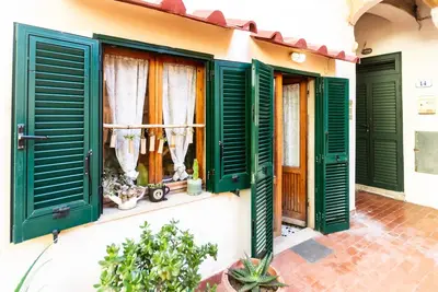 Image de Maison de vacances \"Maison Philippe Costa Est\" avec vue sur les montagnes, terrasse privée et Wi-Fi.