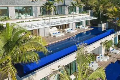 Image de Embrace (4/5 Rooms) Luxury villa