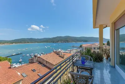 Image de Appartement de vacances \"Bellavista\" avec vue sur la mer, balcon et climatisation.