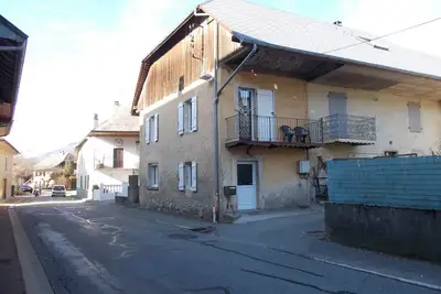 Image de propriété dans petit village