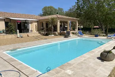 Image de Style provençale, site très calme, à 3 min. du village, et des commodités