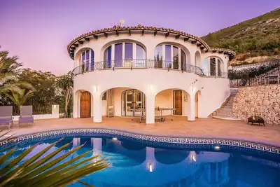 Image de *New* - Private & Spacious for 8