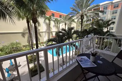 Image de Welcome to your 2-Bedroom Intracoastal Courtyard-view Oasis in Lantana!