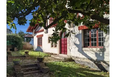 Image de Grande Villa Basque offrant une vie tout Ă pied