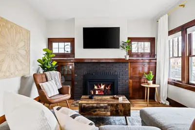 Image de Large North End Boise home on tree-lined street!