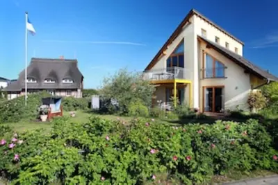 Image de Whole house with 3 apartments with sea view, garden
