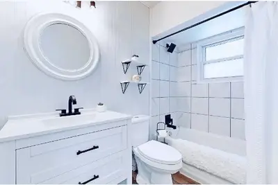 Image de Charming, spacious, serene house in the heart of Kawartha Lakes