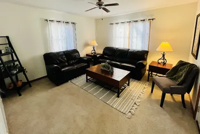 Image de Great Location Only 5 Blocks to Beach