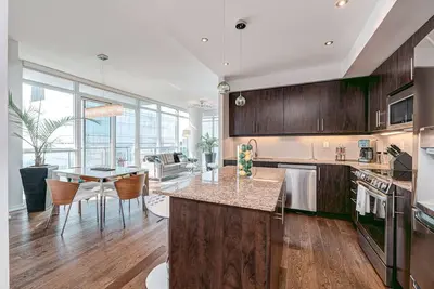 Image de Million Dollar Views | Waterfront + Free Parking