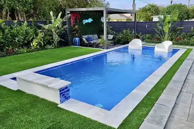 Image de Santorini Blue Beach House - Brand new heated pool with backyard oasis!