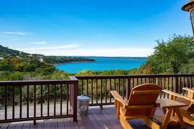 Image de Lakeside | Fire Pit | Grill + Scenic Outdoor Views