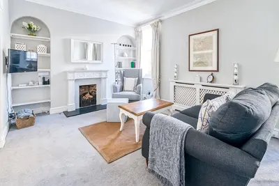 Image de Cozy and Spacious Kensington Maisonette