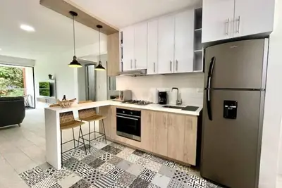 Modern 302 apartment w/Ac +WiFi + Parking