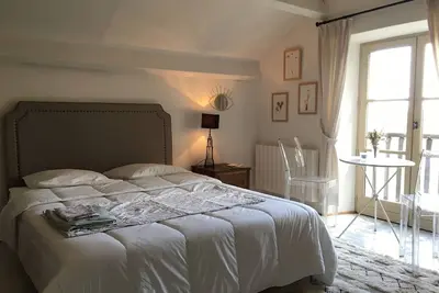 Image de Charming independent room in an 18th century Mas with swimming pool near Cahors