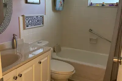 Image de Spacious condo close to beach, Pinellas trail, restaurants and shops.