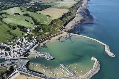 Image de Grande Maison avec Piscine intérieure et terrain de pétanque