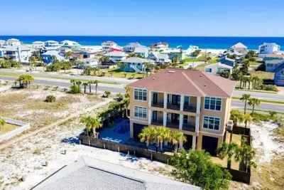 Image de 🌴Palm Palace🌴Sleeps 30 w/ Elevator | Private Pool | Game Room | Pet Friendly