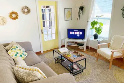 Image de Cute, comfy and pet friendly cottage close to everything!