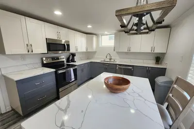 Image de Lake Front, Family fun- Sleeps 8, Newly modern remodeled 3bed\/2bath private dock