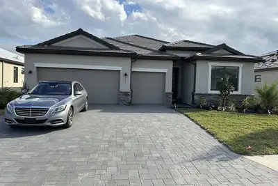 Image de New Furnished House with Luxurious Amenity Center