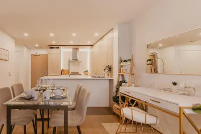 Image de Modern Chic Casa | Dt White Rock 1 Br with Ocean View!