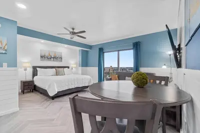Image de \"Tidal Pull\" Studio Sleeps 3 Gulf Views