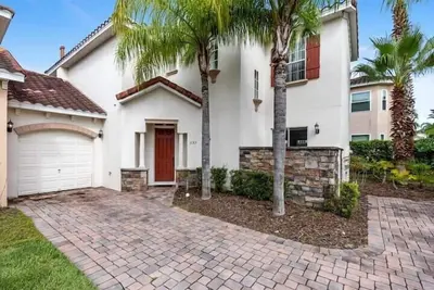 Image de Disney - Large 5 Bedroom Gated Mediterranean Home