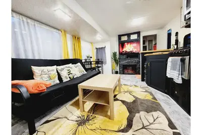 Image de Ultra lux tiny home w/hot tub, queen bed, nature.