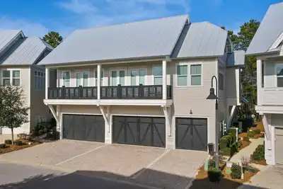 Image de \"Casa De Playa on 30a\" - 3 bedroom-Sleeps 11
