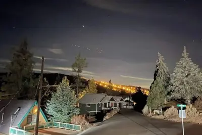 Image de Slope & Mountain Views! Walk to the Zoo and Slope Pick Up!