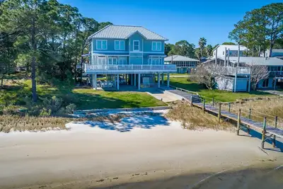 Image de Luxury Home with dock, private sandy beach area, short walk to Gulf, sleeps 12!