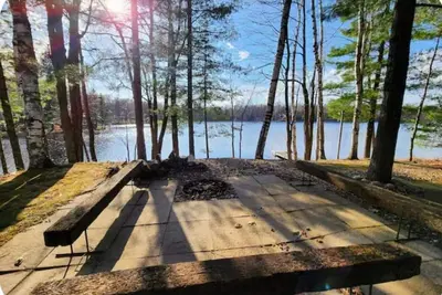 Image de Lucky Duck Lodge au bord du lac! Jusqu'à 16 couchages!