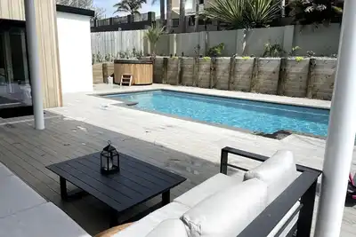 Image de Spacious house with pool, hot tub and pool table