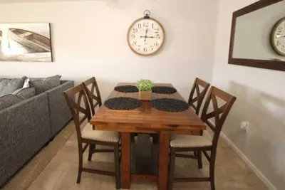 Image de Parkview Bay 2 bedroom Condo - No Steps from Parking! - other units same Bldg!