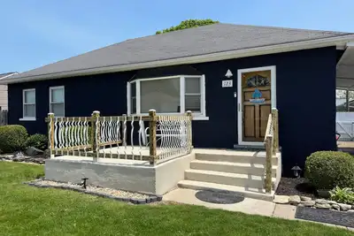 Image de Charming Lake House, short walk to lake, near downtown Pc, great for families!