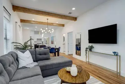 Image de Upscale & Comfy in the Heart of Houston ~ Parking!