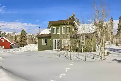 Image de Grand Lake Tiny Home Cabin - Fish, Hike, Ski!