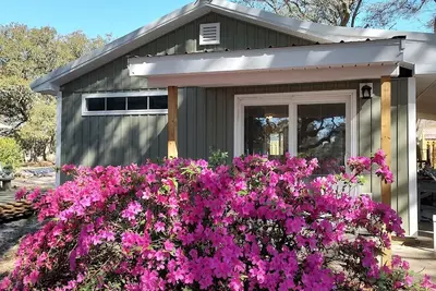 Image de Cozy Cottage one mile from the Beach and Boat Ramp! Pet Friendly Too! !