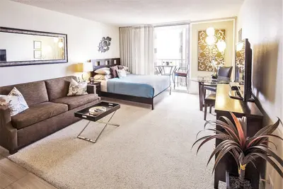 \"Ali'i\" Studio w/ Free Parking & Full Kitchen
