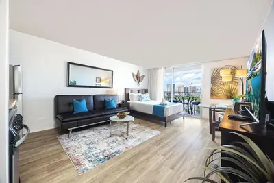 \"Palm\" Studio w/ Free Parking & Full Kitchen