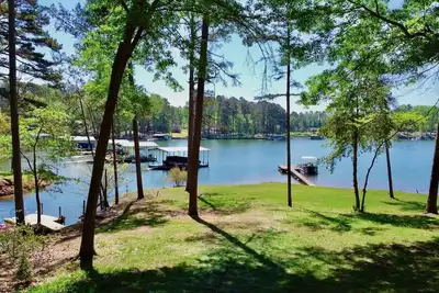 Image de Flat lake lot: water toys: Clemson ->17 miles