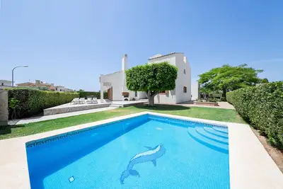 Image de Casa Félix is located in a residential area, with a private pool and gardens