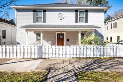 Image de Spacious Downtown Retreat - Close to Everything!