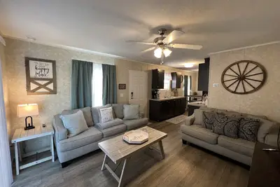 Image de -Sleeps 4–Outskirts Of Savannah-Private 3 Acres-